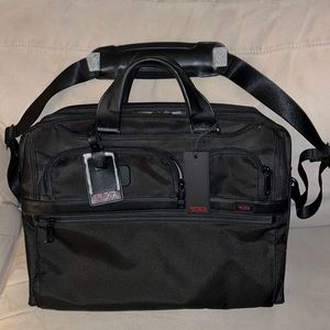 NWT Tumi Compact Large Screen Laptop Brief